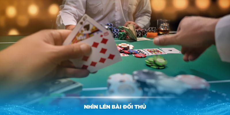 Nhìn lén bài đối thủ thật nhẹ nhàng